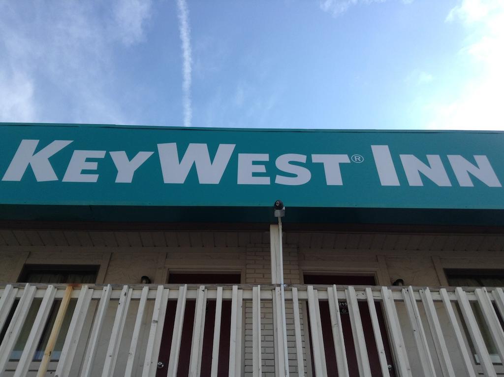 Key West Inn - Hobart Merrillville Bagian luar foto