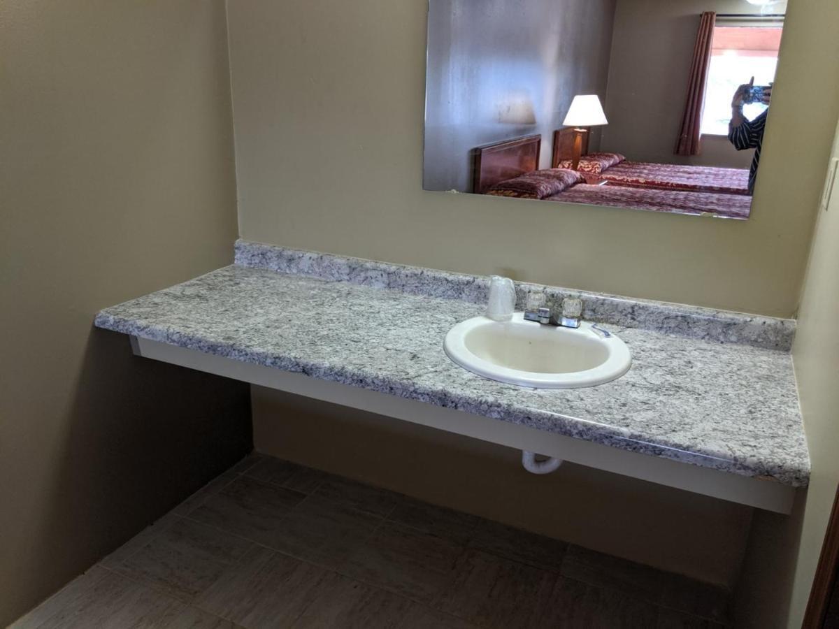 Key West Inn - Hobart Merrillville Bagian luar foto